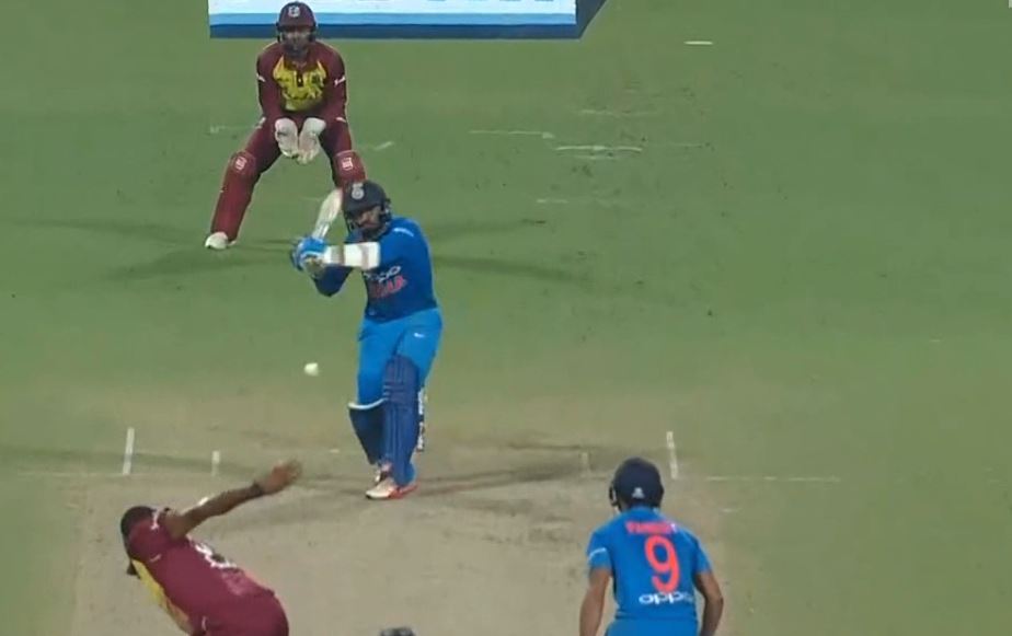 WATCH - Dinesh Karthik Smashed Kieron Pollard Left, Right and Center