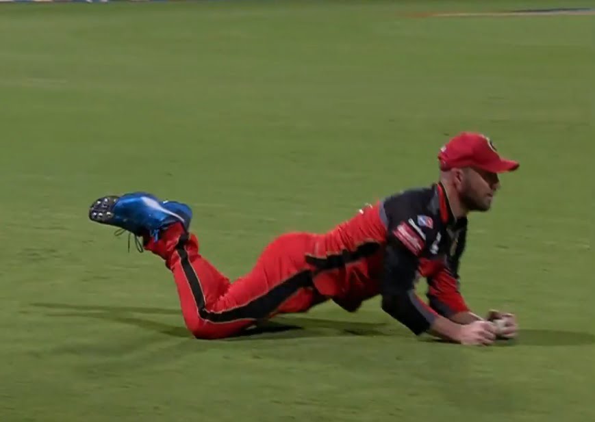 Watch - Ab De Villiers Takes Two Incredible Catches In One Over