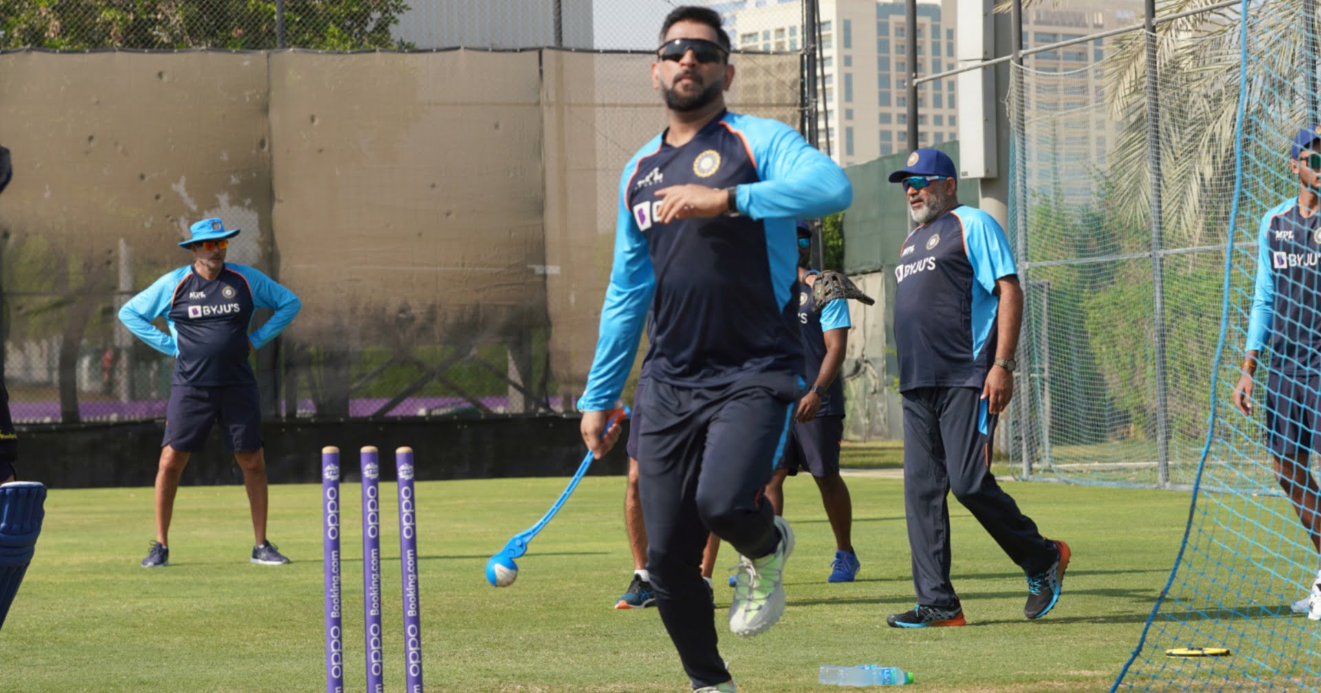 MS Dhoni Seen Throwdown Specialist For India Batters