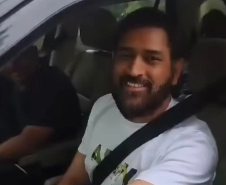 Mahendra Singh Dhoni is winning over the internet with his new 'V Hawk'  hairstyle