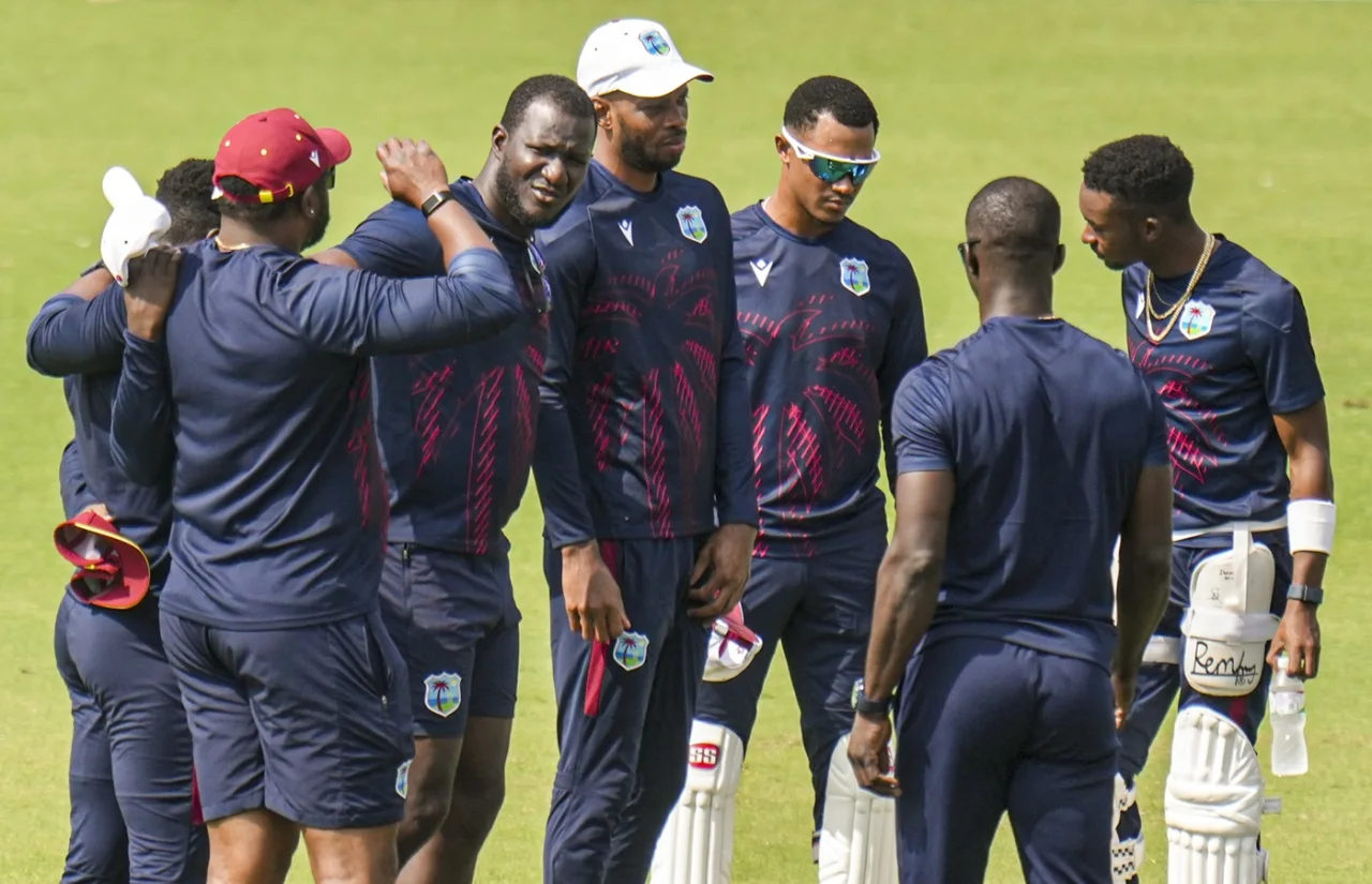 Daren Sammy with the team.